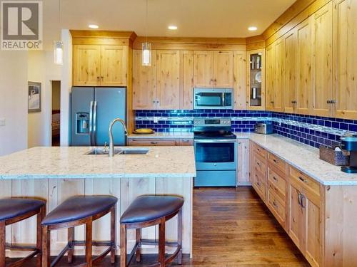 5410 Hemlock Street, Powell River, BC - Indoor Photo Showing Kitchen With Double Sink