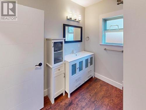 5410 Hemlock Street, Powell River, BC - Indoor Photo Showing Bathroom