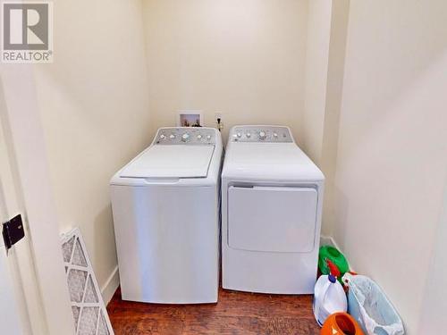 5410 Hemlock Street, Powell River, BC - Indoor Photo Showing Laundry Room