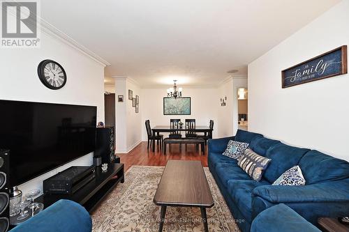 207 - 29 Northern Hts Drive S, Richmond Hill, ON - Indoor Photo Showing Living Room