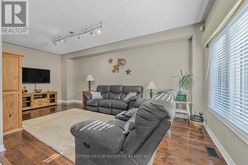 34 Batteaux Street, Barrie, ON - Indoor Photo Showing Living Room