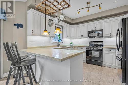 34 Batteaux Street, Barrie, ON - Indoor Photo Showing Kitchen