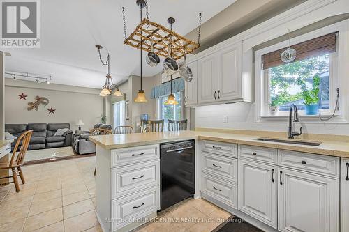 34 Batteaux Street, Barrie, ON - Indoor Photo Showing Kitchen