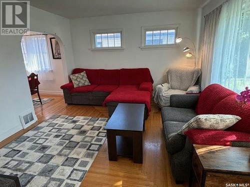 236 1St Avenue E, Canora, SK - Indoor Photo Showing Living Room