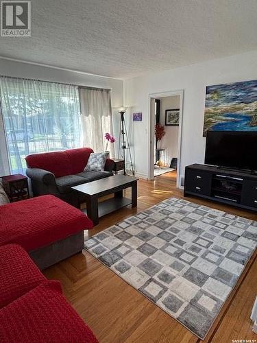 236 1St Avenue E, Canora, SK - Indoor Photo Showing Living Room