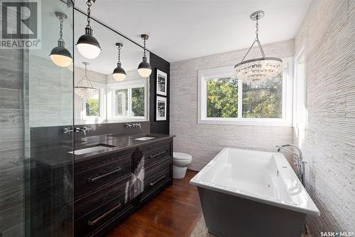 1024 Spadina Crescent E, Saskatoon, SK - Indoor Photo Showing Bathroom