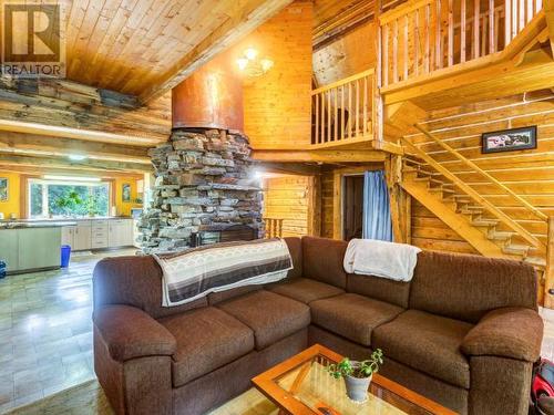 24 Silver Trail, Mayo, YT - Indoor Photo Showing Living Room