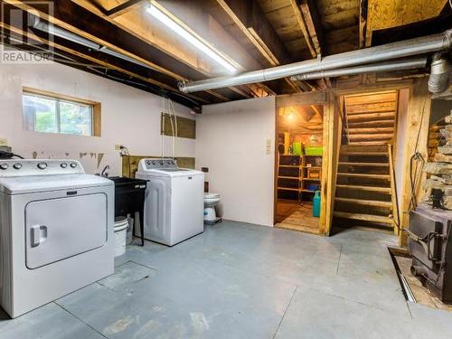 24 Silver Trail, Mayo, YT - Indoor Photo Showing Laundry Room