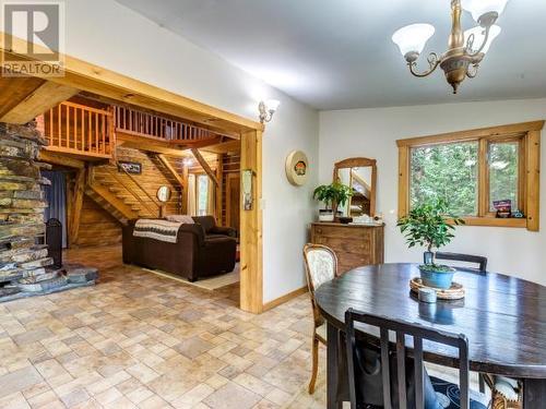 24 Silver Trail, Mayo, YT - Indoor Photo Showing Dining Room