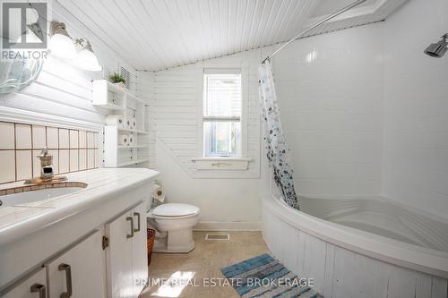 47 Barnes Street, St. Thomas, ON - Indoor Photo Showing Bathroom