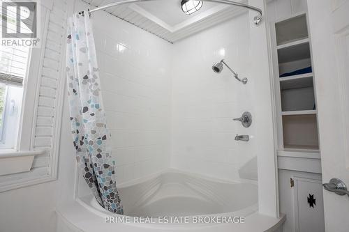 47 Barnes Street, St. Thomas, ON - Indoor Photo Showing Bathroom