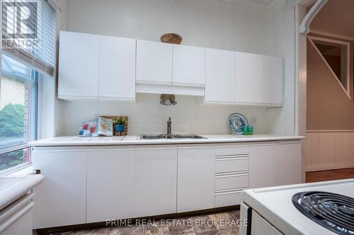 47 Barnes Street, St. Thomas, ON - Indoor Photo Showing Kitchen With Double Sink