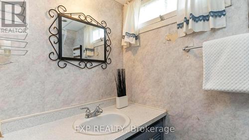 6 Genevive Crescent, London, ON -  Photo Showing Bathroom