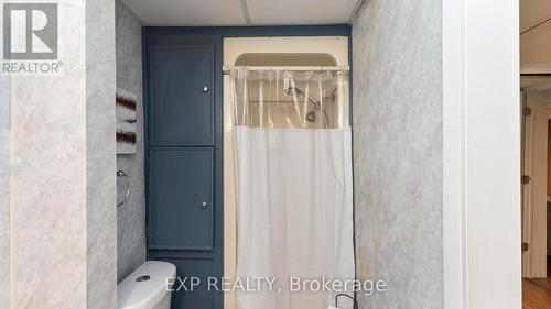 6 Genevive Crescent, London, ON - Indoor Photo Showing Bathroom