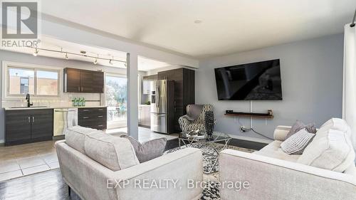 6 Genevive Crescent, London, ON - Indoor Photo Showing Living Room