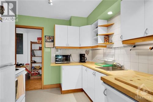 26D Black Forest Lane, Ottawa, ON - Indoor Photo Showing Kitchen