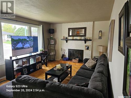 430 Shea Crescent, Saskatoon, SK - Indoor Photo Showing Living Room With Fireplace