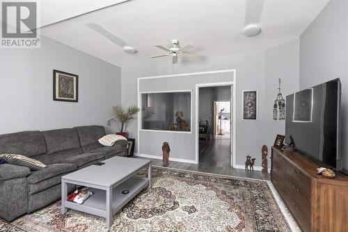 515 Albert St E, Sault Ste. Marie, ON - Indoor Photo Showing Living Room