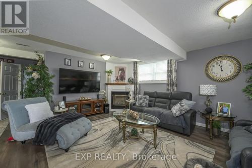 1022 Willow Drive, London, ON - Indoor Photo Showing Living Room With Fireplace