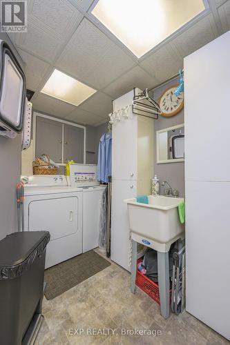 1022 Willow Drive, London, ON - Indoor Photo Showing Laundry Room