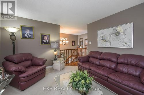 1022 Willow Drive, London, ON - Indoor Photo Showing Living Room