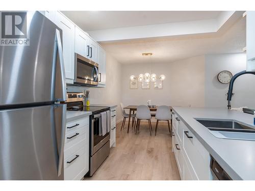 1801 32 Street Unit# 110, Vernon, BC - Indoor Photo Showing Kitchen With Stainless Steel Kitchen With Double Sink With Upgraded Kitchen