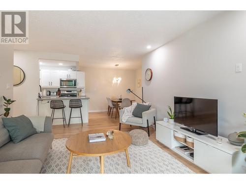 1801 32 Street Unit# 110, Vernon, BC - Indoor Photo Showing Living Room