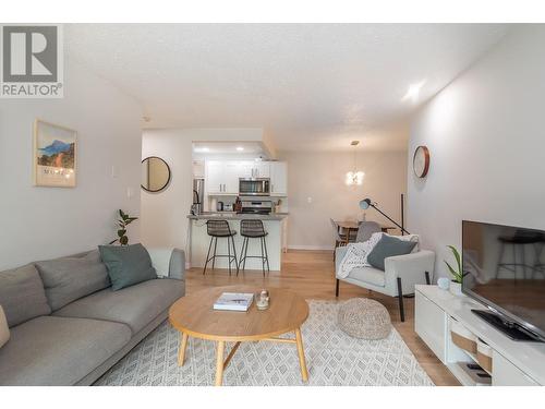 1801 32 Street Unit# 110, Vernon, BC - Indoor Photo Showing Living Room