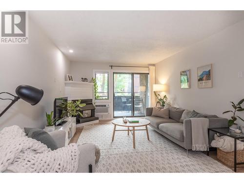 1801 32 Street Unit# 110, Vernon, BC - Indoor Photo Showing Living Room