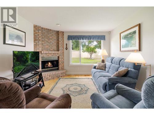 1201 Cameron Avenue Unit# 125, Kelowna, BC - Indoor Photo Showing Living Room With Fireplace