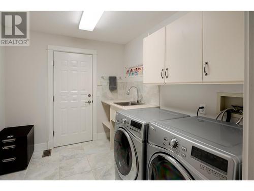 1201 Cameron Avenue Unit# 125, Kelowna, BC - Indoor Photo Showing Laundry Room