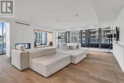 1716 - 8 Hillsdale Avenue E, Toronto, ON - Indoor Photo Showing Living Room