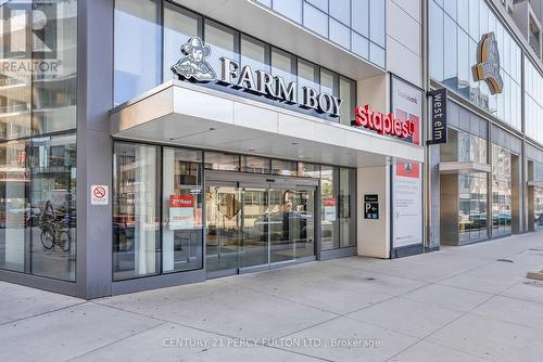 1716 - 8 Hillsdale Avenue E, Toronto, ON - Outdoor