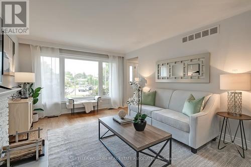 414 Southland Crescent, Oakville, ON - Indoor Photo Showing Living Room