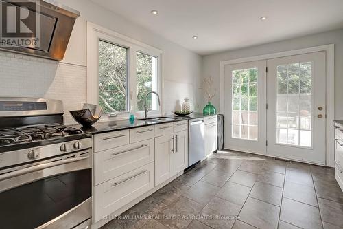 414 Southland Crescent, Oakville, ON - Indoor Photo Showing Kitchen