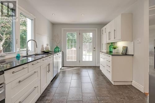 414 Southland Crescent, Oakville, ON - Indoor Photo Showing Kitchen With Double Sink