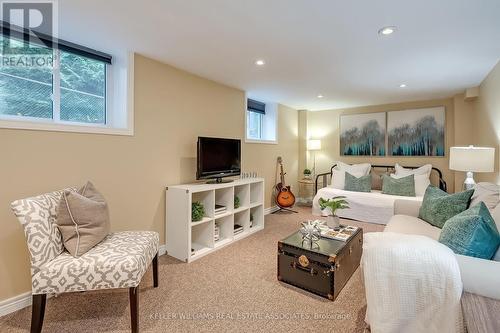 414 Southland Crescent, Oakville, ON - Indoor Photo Showing Living Room