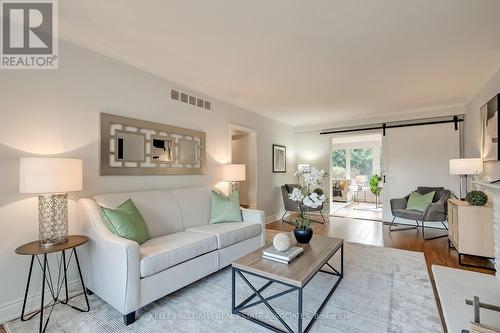 414 Southland Crescent, Oakville, ON - Indoor Photo Showing Living Room