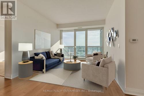 914 - 1055 Southdown Road, Mississauga, ON - Indoor Photo Showing Living Room