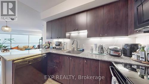 3104 - 125 Village Green Square, Toronto (Agincourt South-Malvern West), ON - Indoor Photo Showing Kitchen