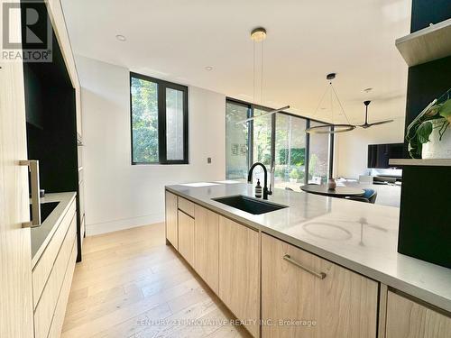 10 Haida Court, Toronto (Highland Creek), ON - Indoor Photo Showing Kitchen With Upgraded Kitchen