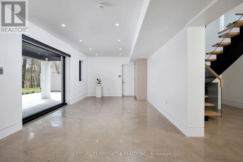 10 Haida Court, Toronto, ON - Indoor Photo Showing Laundry Room