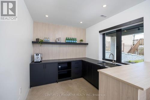 10 Haida Court, Toronto, ON - Indoor Photo Showing Kitchen