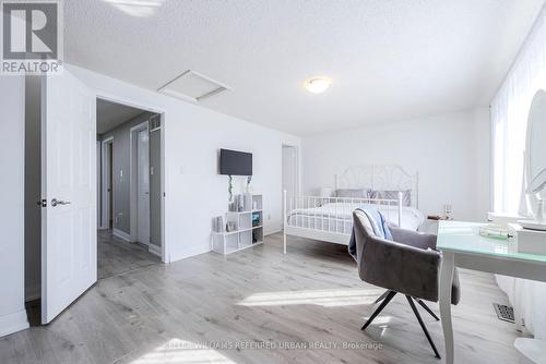 1047 Attersley Drive, Oshawa, ON - Indoor Photo Showing Bedroom