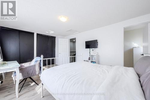 1047 Attersley Drive, Oshawa, ON - Indoor Photo Showing Bedroom