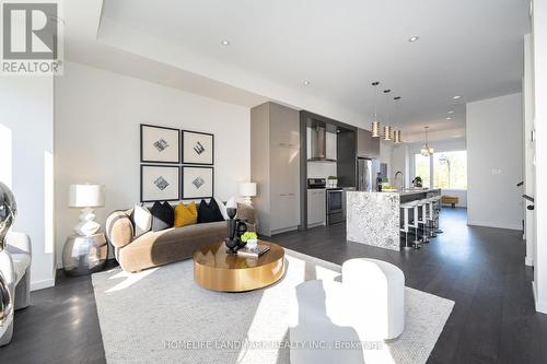 118 Genuine Lane, Richmond Hill, ON - Indoor Photo Showing Living Room