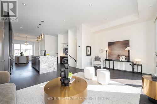 118 Genuine Lane, Richmond Hill, ON - Indoor Photo Showing Living Room