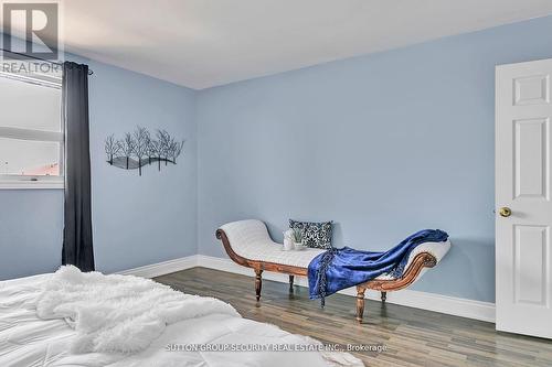 102 Paradelle Crescent, Toronto, ON - Indoor Photo Showing Bedroom