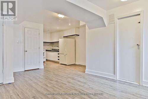 102 Paradelle Crescent, Toronto, ON - Indoor Photo Showing Kitchen