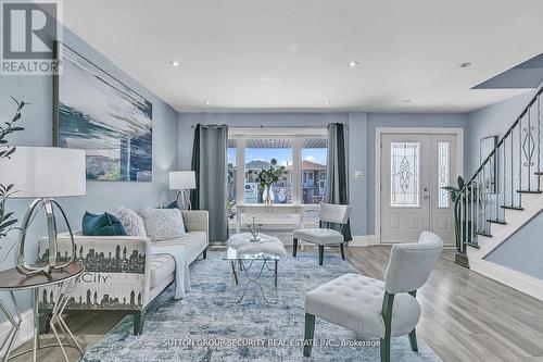 102 Paradelle Crescent, Toronto, ON - Indoor Photo Showing Living Room